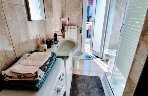 Central Station Apartment | Milan shopping street house