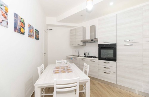 Vittoria Apartment | Modern 70 m2 apartment located on the mezzanine floor of an elegant condominium, a stone's throw from Piazza Statuto, in an ideal position for being able to move around the city comfortably.The Principi D'Acaja subway stop is 1 km away, the Porta Susa