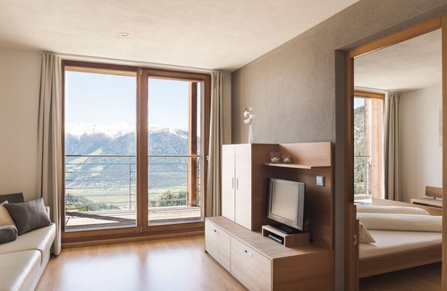 Malles Venosta Apartment | Modern alpine architecture in South Tyrol, vacation apartment with panoramic views