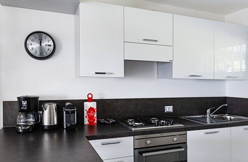 Padenghe sul Garda Apartment | Modern apartment in a lakefront residence with pool
