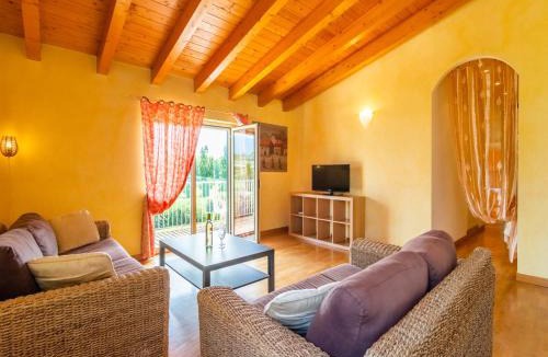 Cunettone Apartment | Modern Apartment in Salò with Swimming Pool