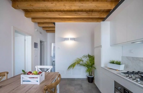 Sottomarina Apartment | Modern beach apartment with parking space