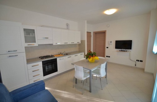 Rosapineta Apartment | Modern downtown flat near the beach