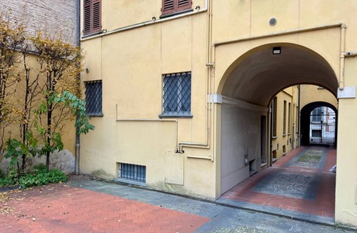 Old Town Apartment | Modern one-bedroom apartment in historic center behind the Ducal Palace
