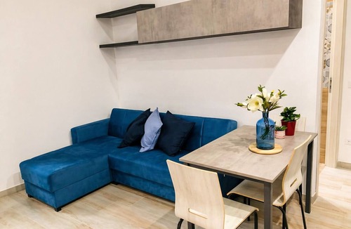 Porto Valtravaglia Apartment | Modern vacation apartment with air conditioning, lake view & top location near the promenade