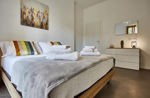 Monza Apartment | MONZA-MILANO - Comfort tra centro e stazione - WIFI