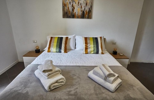 Monza Apartment | MONZA-MILANO - Comfort tra centro e stazione - WIFI
