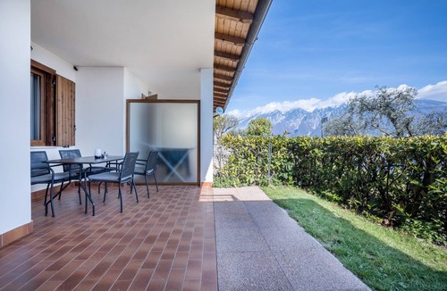 Gardola Apartment | New exclusive holiday flat "Suite Perlago" with garden and private whirlpool
