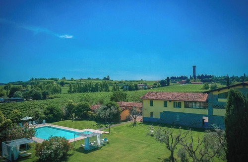 Pozzolengo Villa | Nice apartment in villa for 2 people with pool, A/C, WIFI and pets allowed, close to Sirmione