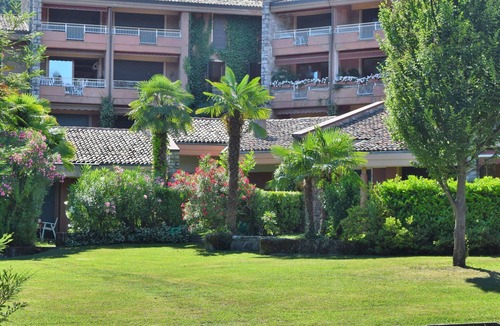 Porto Valtravaglia Apartment | Nice apartment for 5 people with WIFI, pool, TV and balcony