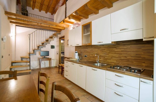 Pulciano Apartment | Nice apartment for 6 guests with A/C, WIFI, pool, TV, patio and pets allowed