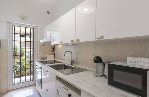 Torvaianica Apartment | Nice apartment for 3 people with WIFI, A/C, TV and terrace