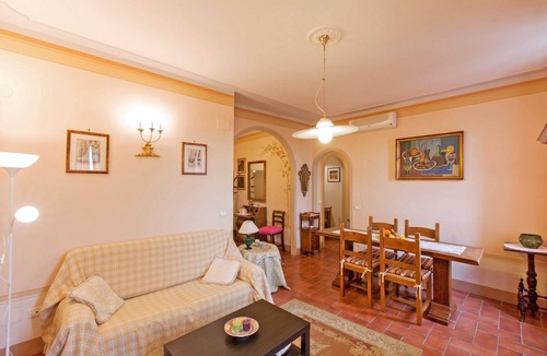 Cortona Apartment | Nice apartment for 4 people with hot tub, WIFI, A/C, TV and panoramic view