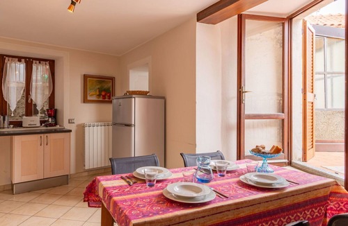 Campagnano di Roma Apartment | Nice apartment for 5 people with TV, terrace and pets allowed