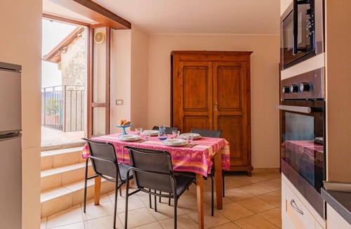 Campagnano di Roma Apartment | Nice apartment for 5 people with TV, terrace and pets allowed