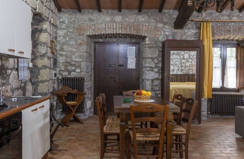 Bagnoregio Villa | Nice apartment in villa for 8 people with pool, WIFI, TV, patio and pets allowed