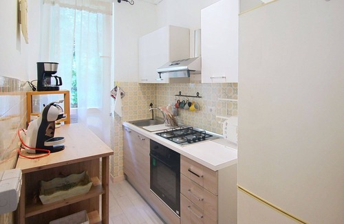 Porto Ceresio Apartment | Nice apartment for 4 people with WIFI, TV and balcony
