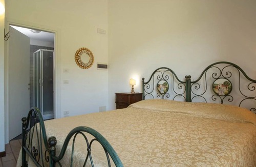 Agello Bed & Breakfast | Nice room for 2 people with pool, A/C, WIFI, TV, veranda and pets allowed, close to Perugia