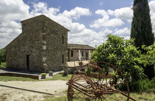 Agello Bed & Breakfast | Nice room for 2 people with pool, A/C, WIFI, TV, veranda and pets allowed, close to Perugia