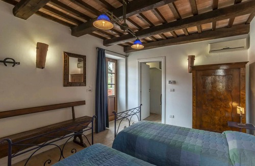 Agello Bed & Breakfast | Nice room for 6 guests with WIFI, A/C, private pool, TV, veranda and pets allowed, close to Peru.