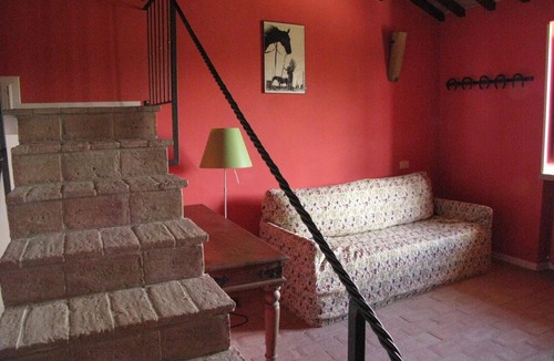 Agello Bed & Breakfast | Nice room for 6 guests with WIFI, A/C, private pool, TV, veranda and pets allowed, close to Peru.