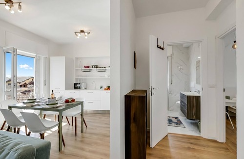 Levo Apartment | Nova Lake View - Apartment with Balcony in Stresa, Stresa, Italy