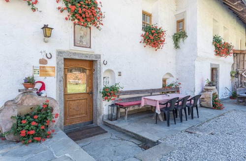 San Lorenzo di Sebato Apartment | Oberwieserhof Apartment 3 in South Tyrol with Shared Garden and Wi-Fi