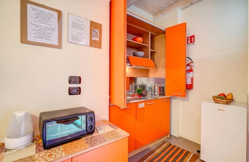 Desenzano del Garda Apartment | Orange Apartment Desenzano with Balcony & Wi-fi, Desenzano Del Garda, Italy
