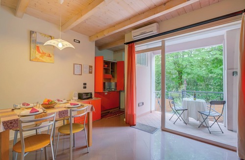 Desenzano del Garda Apartment | Orange Apartment Desenzano with Balcony & Wi-fi, Desenzano Del Garda, Italy