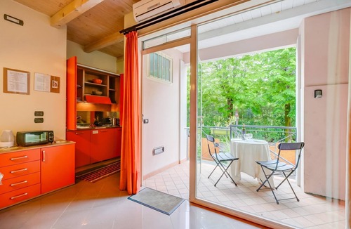 Desenzano del Garda Apartment | Orange Apartment Desenzano with Balcony & Wi-fi, Desenzano Del Garda, Italy
