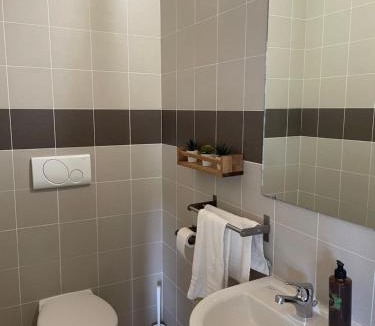Laveno Hostel | Ostello Casa Rossa