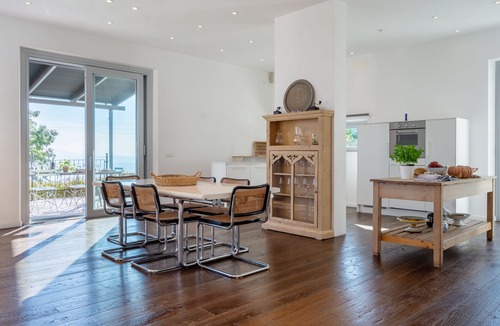 Lisciano Niccone Villa | Overlooking Trasimeno lake. Between Umbria and Tuscany. Heatable pool