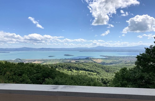 Lisciano Niccone Villa | Overlooking Trasimeno lake. Between Umbria and Tuscany. Heatable pool