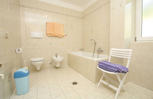 Lajen House | Paderlafoderhof Apartment 2, Zentrale Lage mit Garage