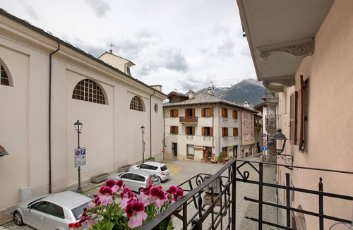 La Salle Apartment | Panoramic Apartment in the Heart of La Salle with Balcony and Fast Wi-Fi