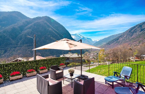 Roure Apartment | Panoramic apartment in an alpine hamlet