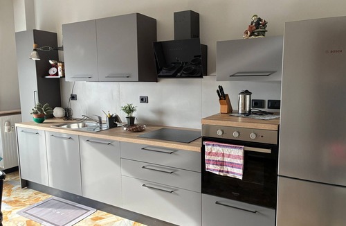 San Teodoro Apartment | Panoramic apartment near train station and old port