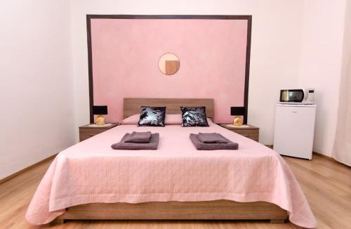 Lazzaretto House | Pink Room