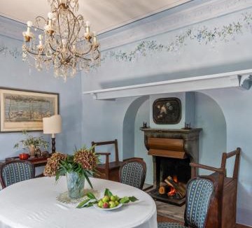 Carate Urio Villa | Pink Villa - by MyHomeInComo