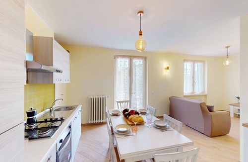 Crociale Apartment | Pinko House By Bookinggardalake