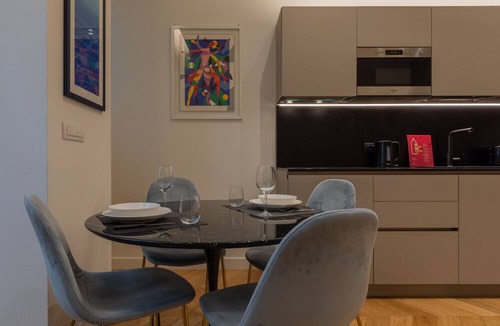 Historic Centre Apartment | Prestige Apartment Via Roma by Wonderful Italy