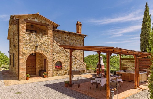 Citta della Pieve Villa | PRIVATE LUXURY VILLA WITH HEATED SWIMMING POOL AND JACUZZI