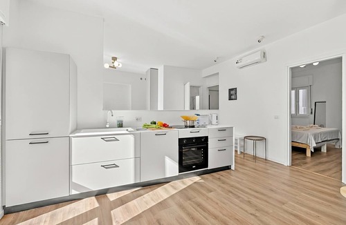Levo Apartment | Quadrifoglio Stresa Hill with A/C and Sunny Balcony, Stresa, Italy