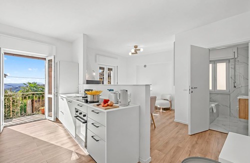 Levo Apartment | Quadrifoglio Stresa Hill with A/C and Sunny Balcony, Stresa, Italy
