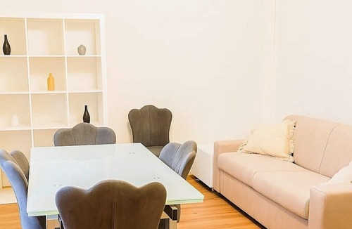 Saragozza-Porto Apartment | Queen Home Sophia - One Bedroom Apartment, Sleeps 5