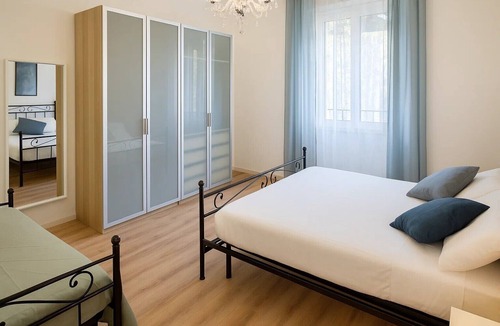 Saragozza-Porto Apartment | Queen Home Sophia - One Bedroom Apartment, Sleeps 5