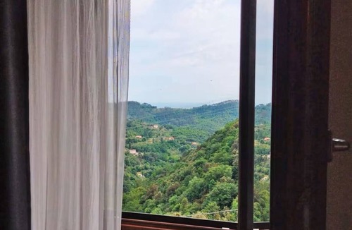 Fosdinovo Apartment | Quiet, hilly location, apartment with a view of the sea