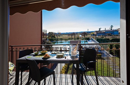 Pacengo Apartment | Regarda - apartment "Mela" with 3 bedrooms, big pool and tennis field