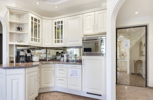 Calmasino Apartment | Regarda - Basiliko White Apartment with pool and wifi