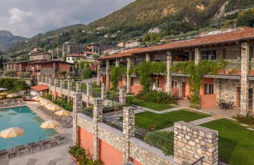Gargnano Apartment | Residence Borgo Dei Limoni - Appartamenti con Garage